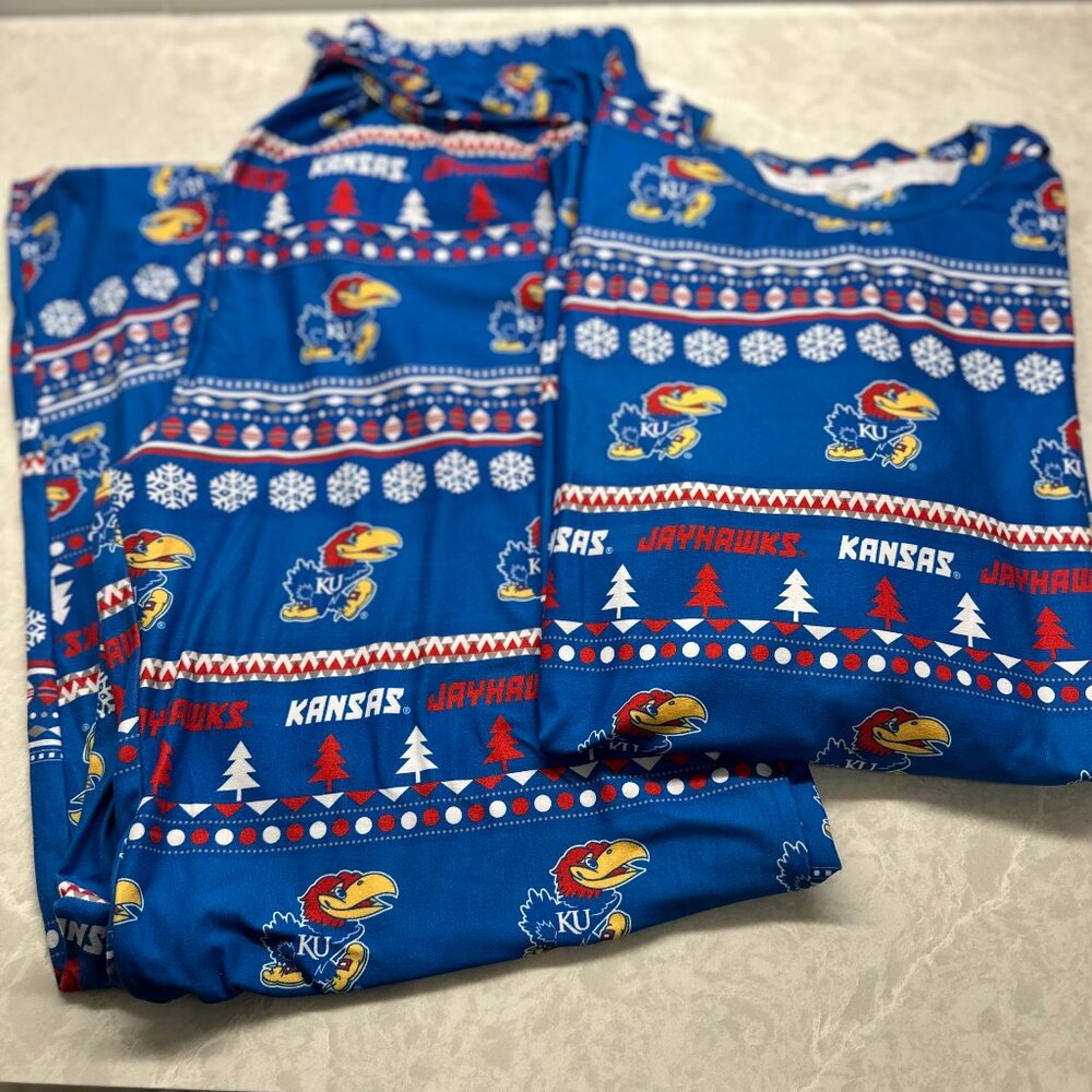 🎄 Kansas Jayhawks Men’s Christmas Pajamas Set – Size Medium – Holiday PJs